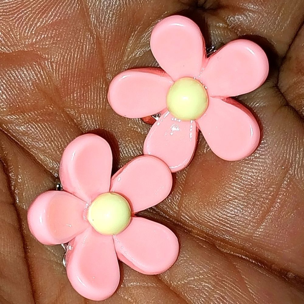 Beautiful girls Peach Floral Clip-on Rarrings for Kids - Picture 2 of 4